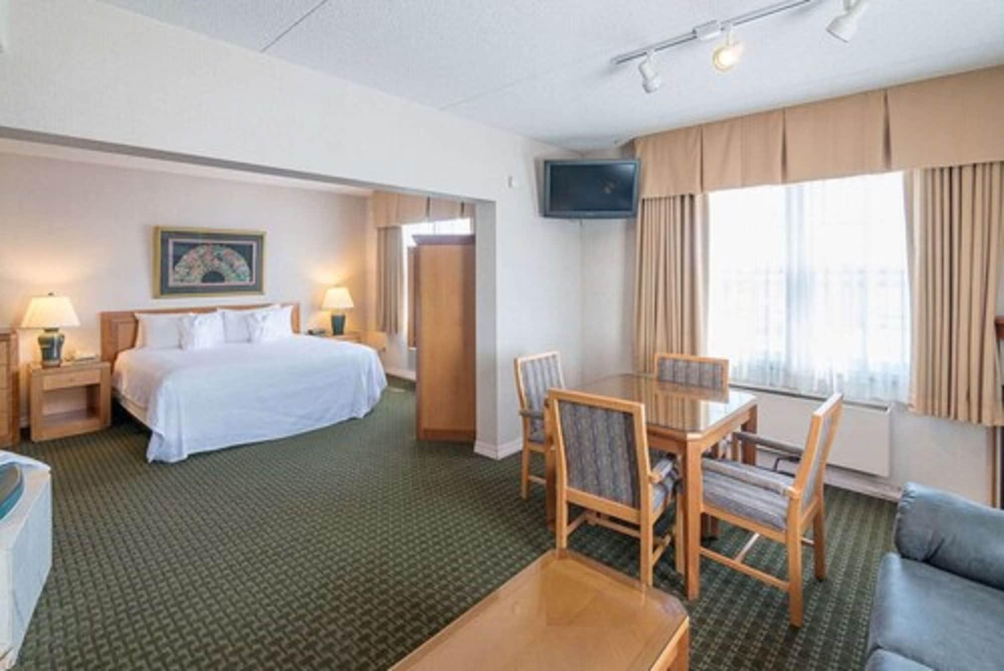 Ramada by Wyndham Thunder Bay Airlane Hotel Dış mekan fotoğraf