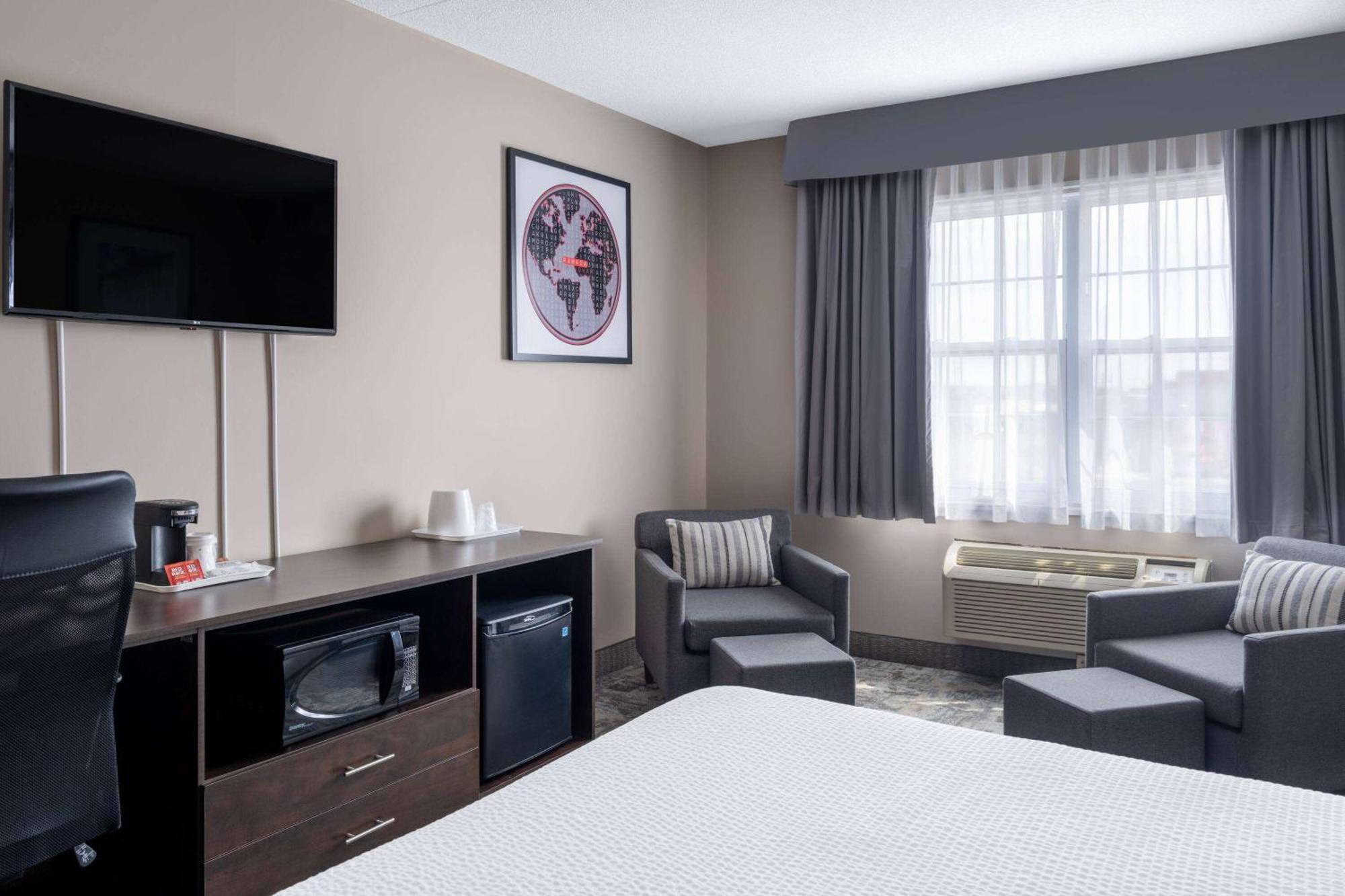 Ramada by Wyndham Thunder Bay Airlane Hotel Dış mekan fotoğraf