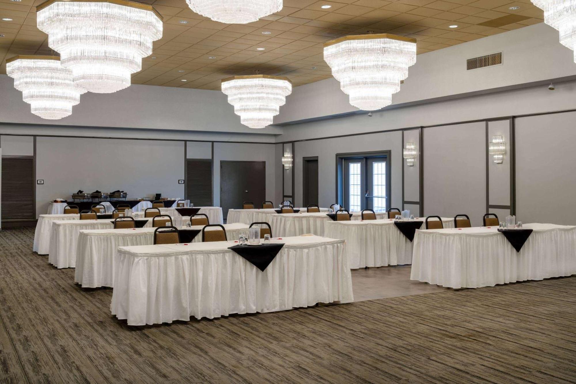 Ramada by Wyndham Thunder Bay Airlane Hotel Dış mekan fotoğraf