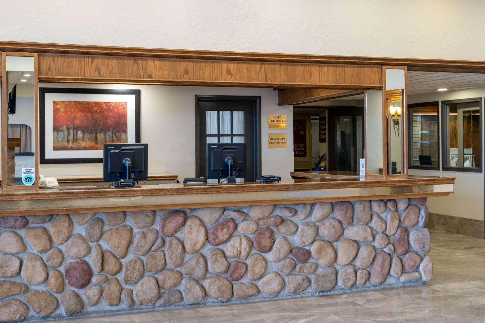 Ramada by Wyndham Thunder Bay Airlane Hotel Dış mekan fotoğraf