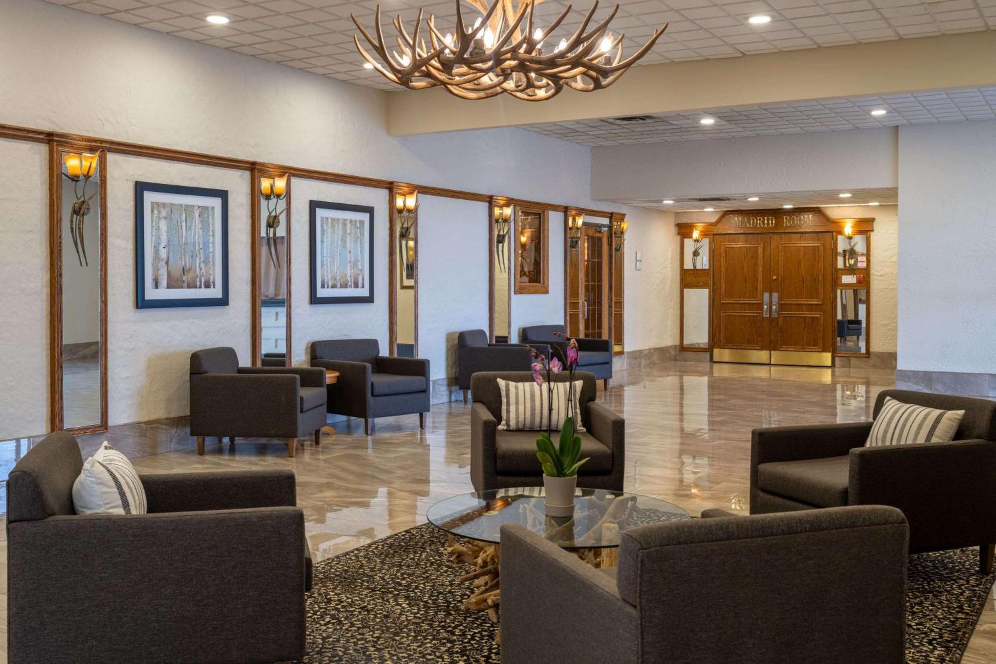 Ramada by Wyndham Thunder Bay Airlane Hotel Dış mekan fotoğraf