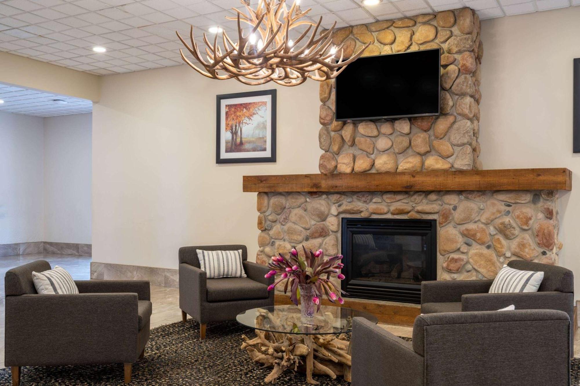 Ramada by Wyndham Thunder Bay Airlane Hotel Dış mekan fotoğraf