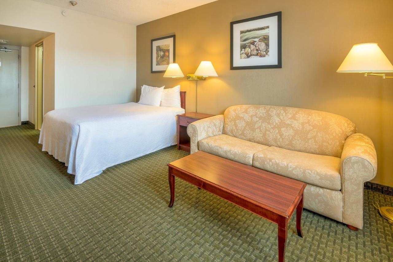 Ramada by Wyndham Thunder Bay Airlane Hotel Dış mekan fotoğraf