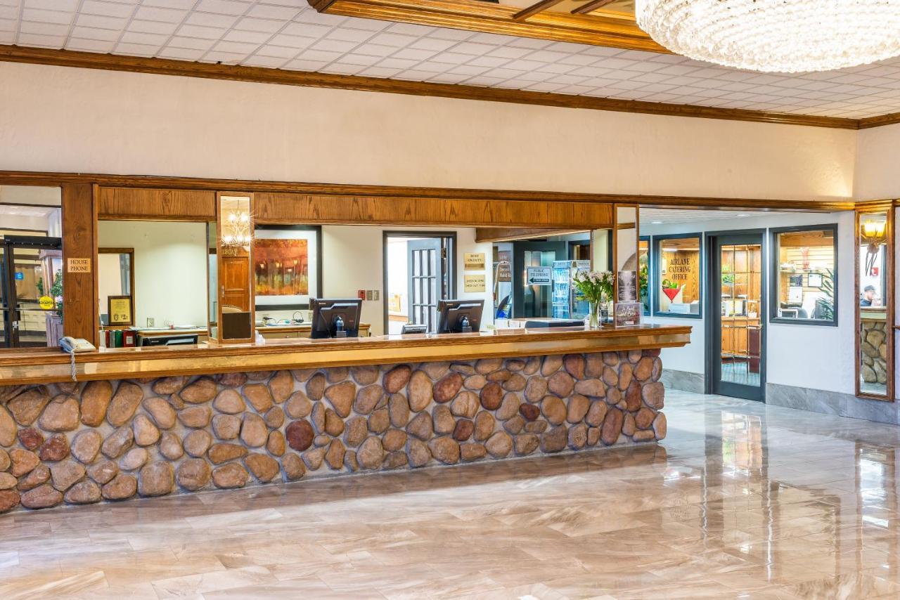 Ramada by Wyndham Thunder Bay Airlane Hotel Dış mekan fotoğraf